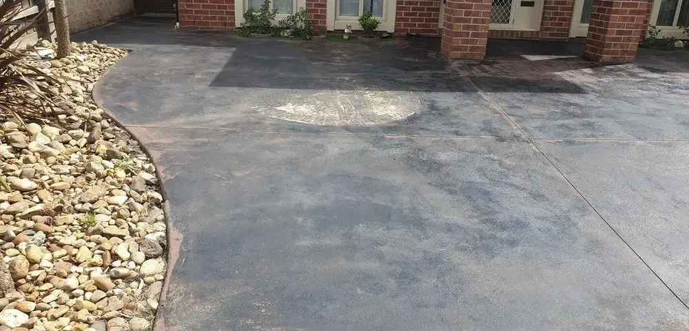 Driveway before painting - initial state